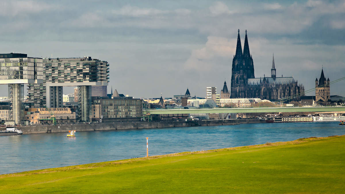 Panorama von Köln - Kölner Dom und Rheinufer